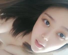 蜜桃香小仙女，湿哒哒的蜜穴等你来采~